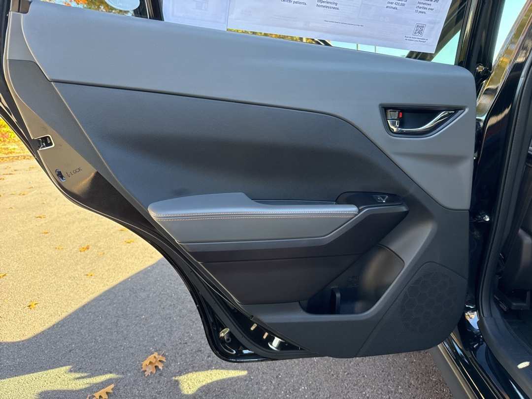 2025 Subaru Crosstrek Limited - Image 18