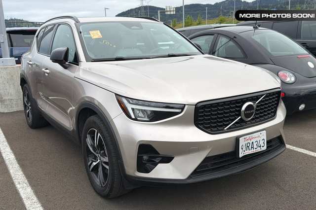 2023 Volvo Xc40 B5 Plus Dark Theme
