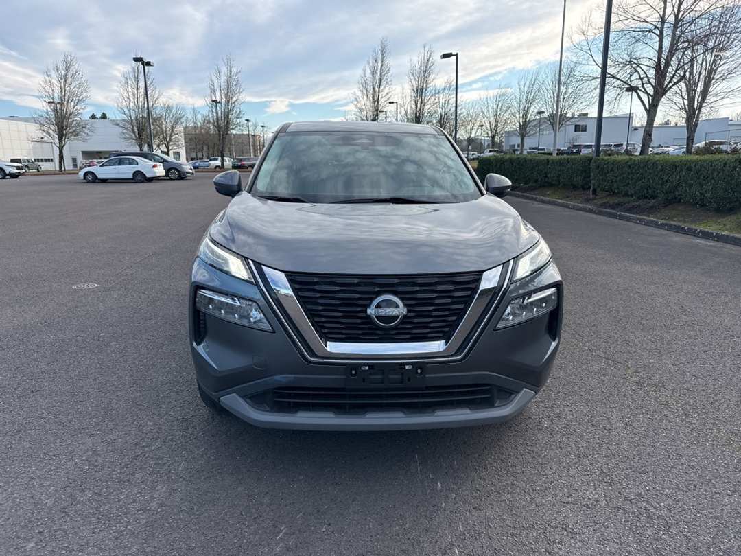 2022 Nissan Rogue SV - Image 2