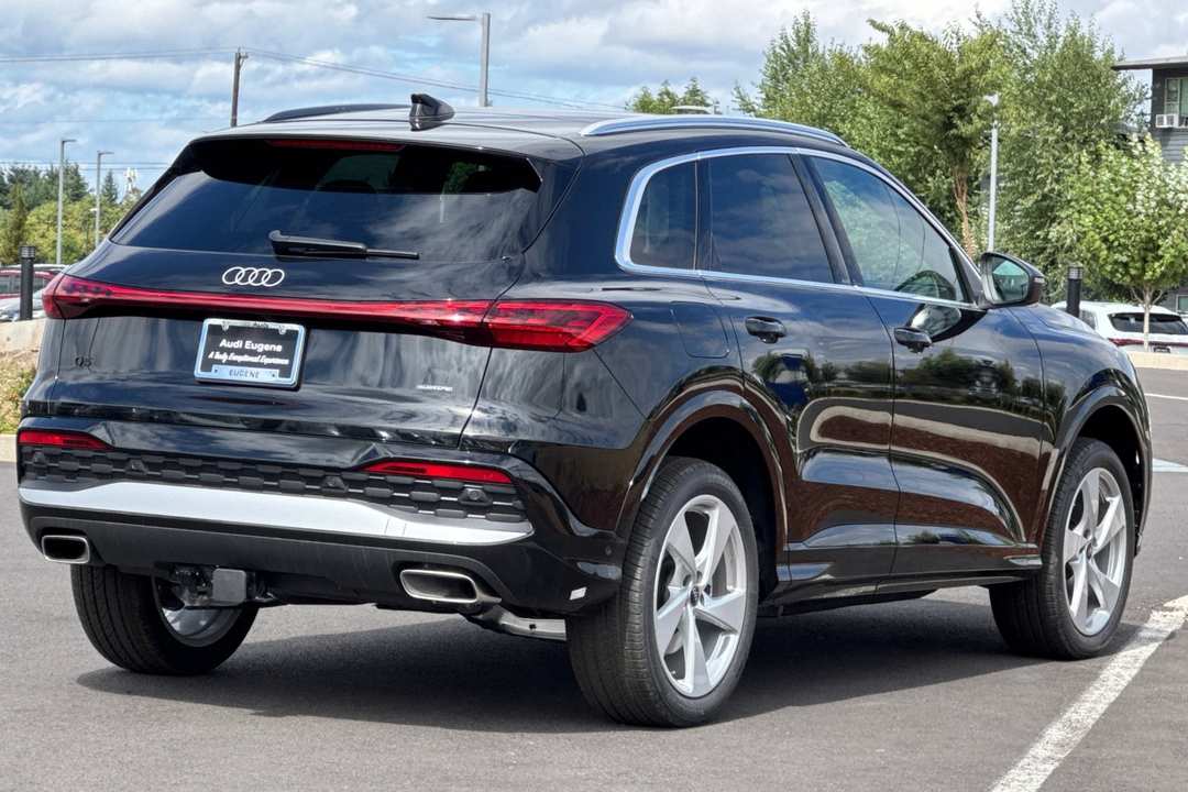 2025 Audi Q5 2.0T Premium Plus - Image 3