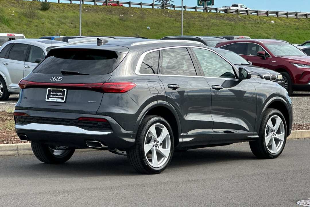 2025 Audi Q5 2.0T Premium Plus - Image 3