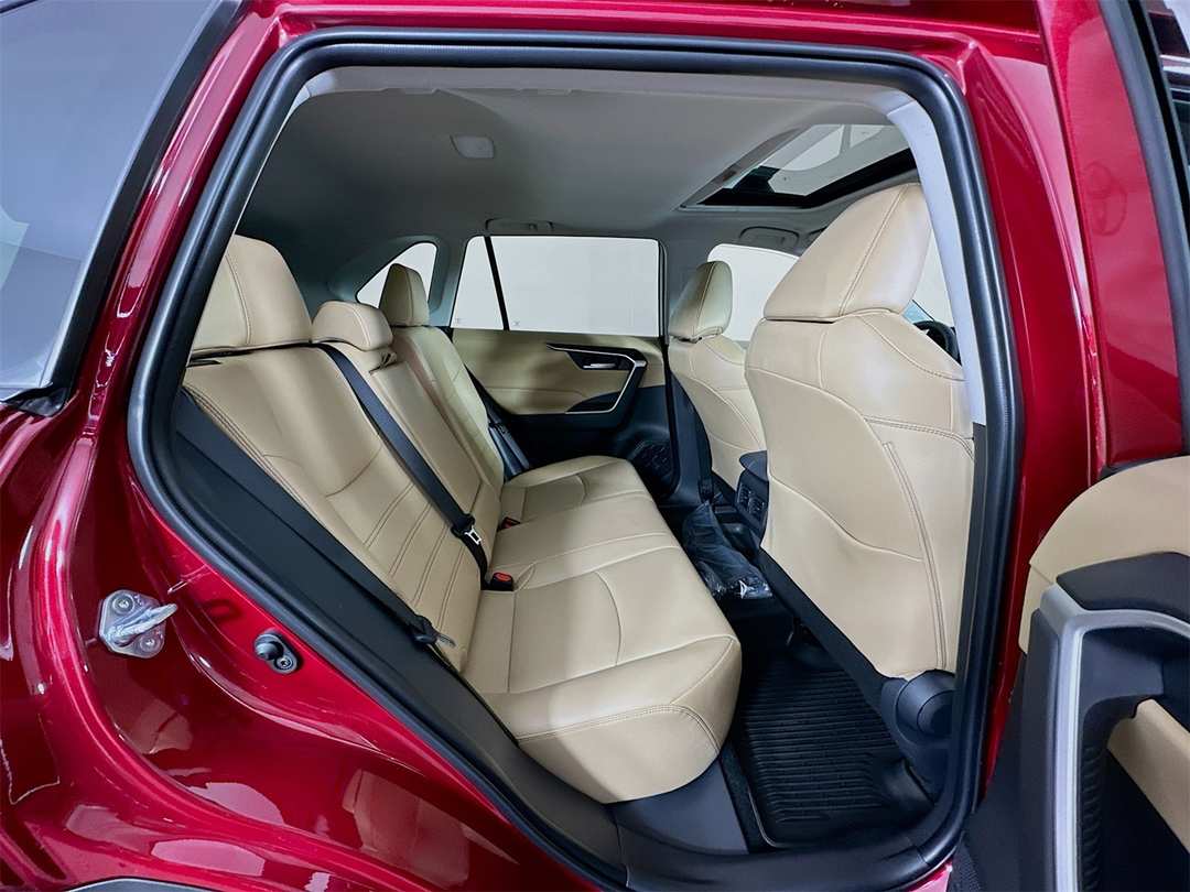 2025 Toyota Rav4 XLE Premium - Image 29