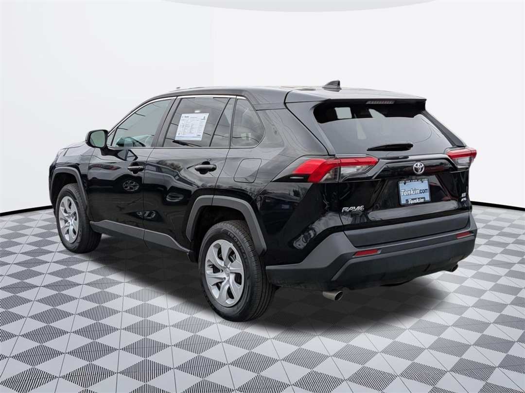 2024 Toyota Rav4 LE - Image 4