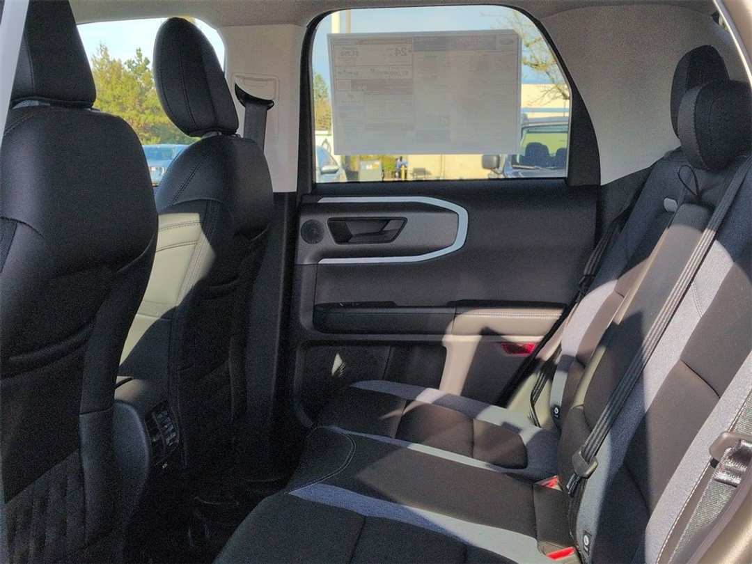 2026 Ford Bronco Sport Outer Banks - Image 25