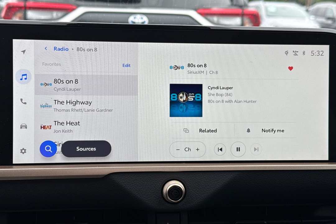 2025 Toyota Crown Signia Limited - Image 18