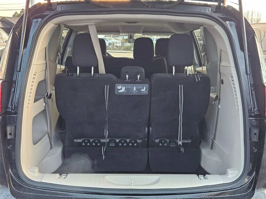 2021 Chrysler Voyager L - Image 30