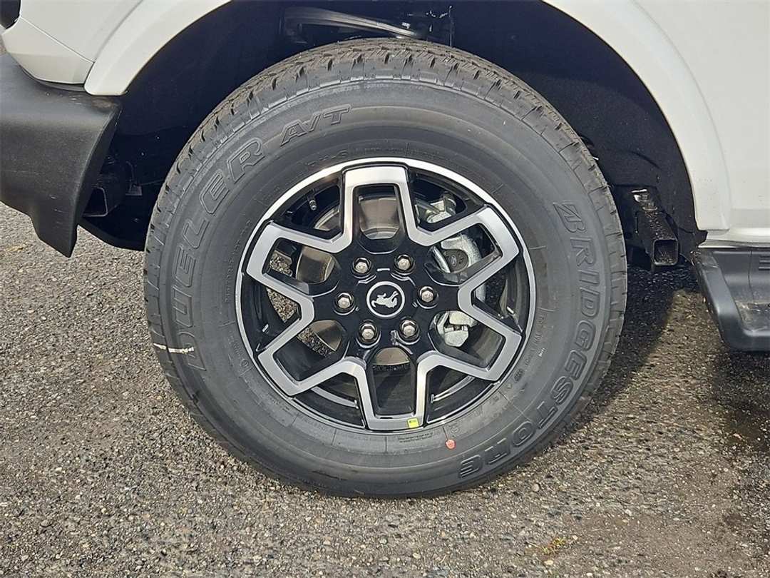 2025 Ford Bronco Outer Banks - Image 36