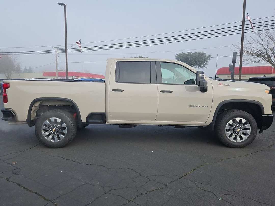 2026 Chevrolet Silverado 2500Hd Custom - Image 7