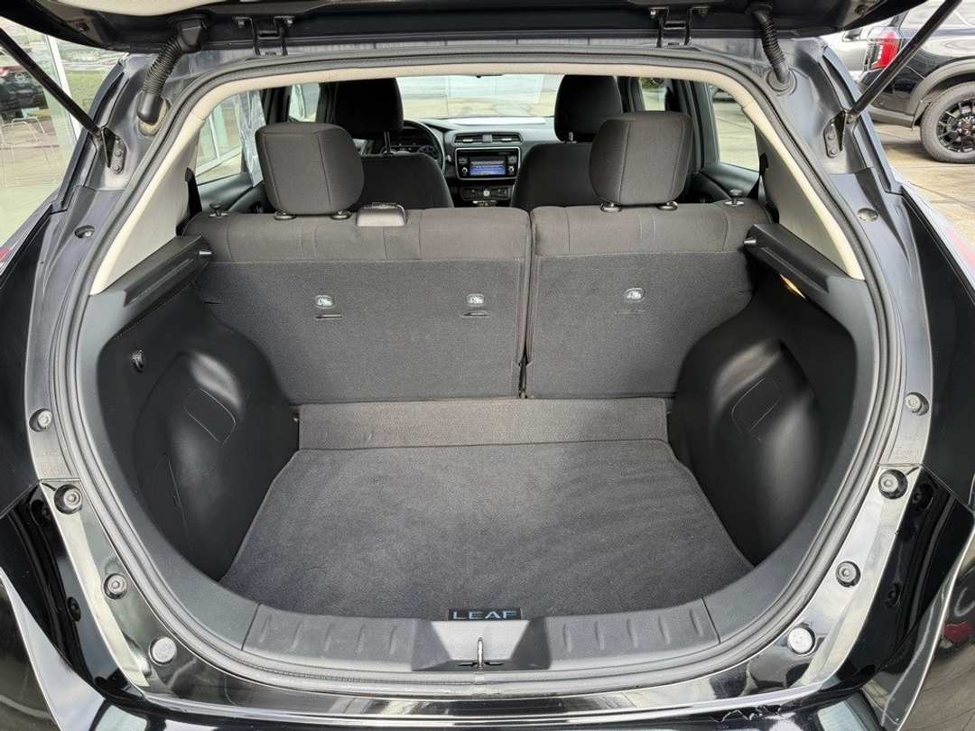 2019 Nissan LEAF SV - Image 10