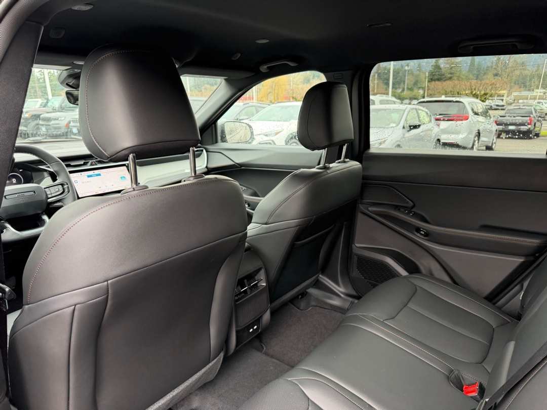 2026 Jeep Cherokee Laredo - Image 30