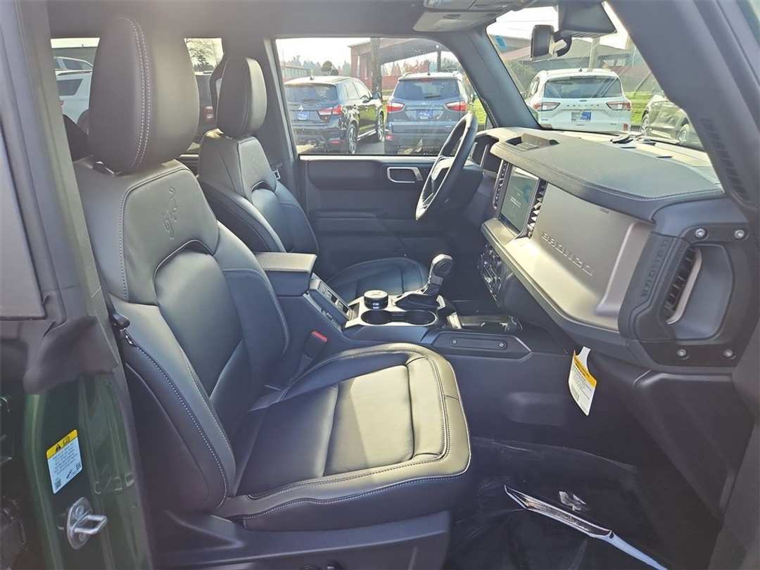 2025 Ford Bronco Outer Banks - Image 32