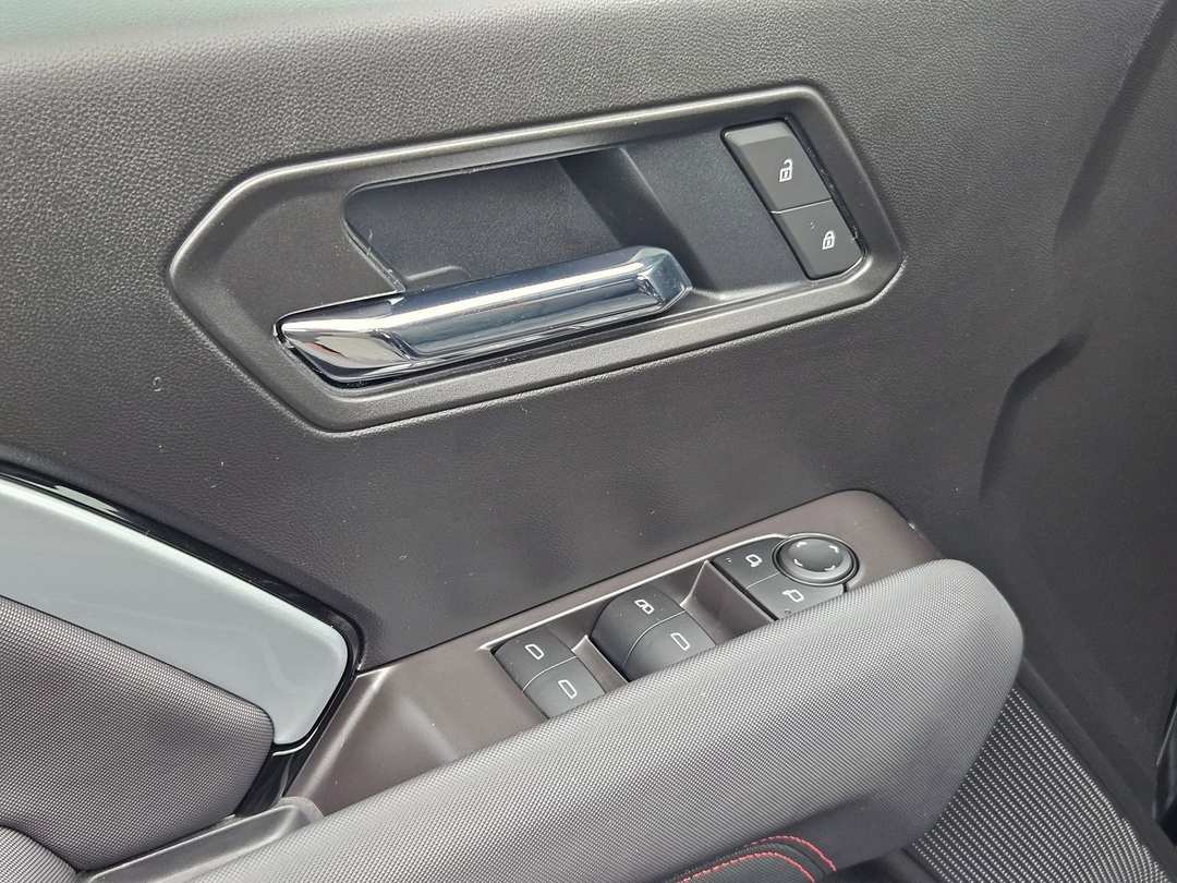 2026 Chevrolet Colorado Z71 - Image 12