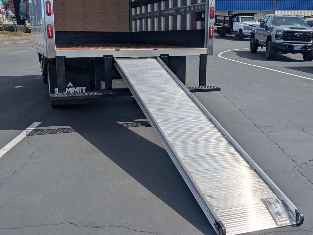 2024 Chevrolet 5500 Hd Lcf Dry Box - Image 12