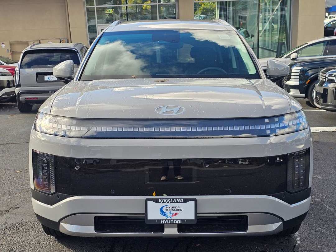 2026 Hyundai Ioniq 9 S - Image 2