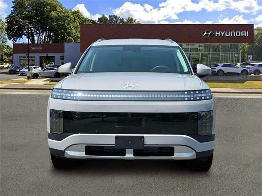 2026 Hyundai Ioniq 9 SE - Image 12