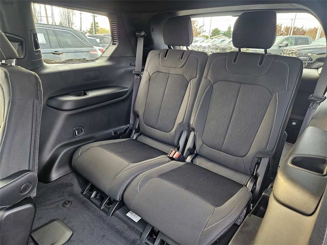 2025 Jeep Grand Cherokee L Laredo - Image 30