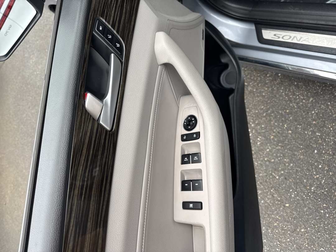 2016 Hyundai Sonata Limited - Image 17