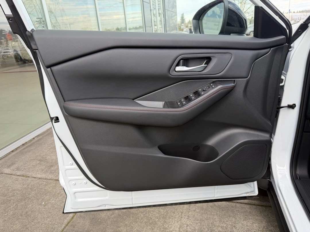 2026 Nissan Rogue Rock Creek - Image 11