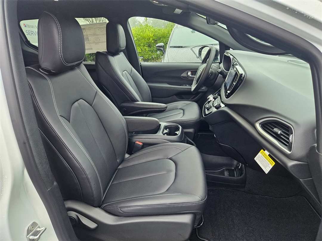 2026 Chrysler Voyager LX - Image 37