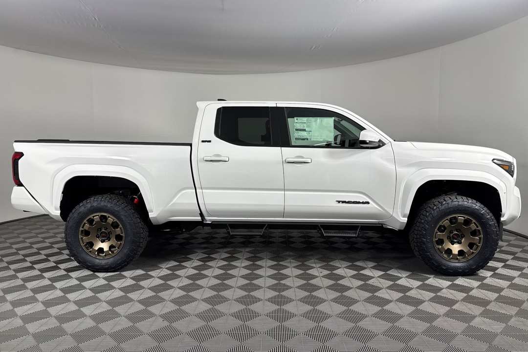 Toyota Tacoma - Image 2