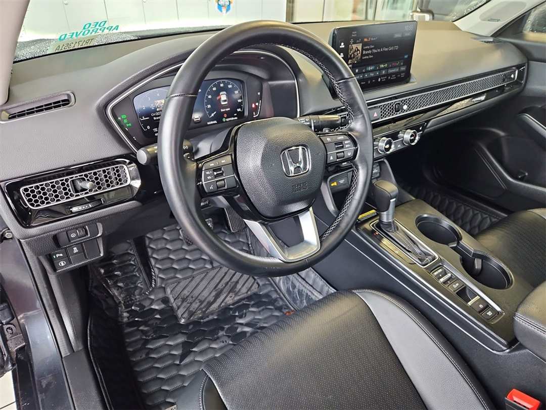 2024 Honda Civic Touring - Image 13