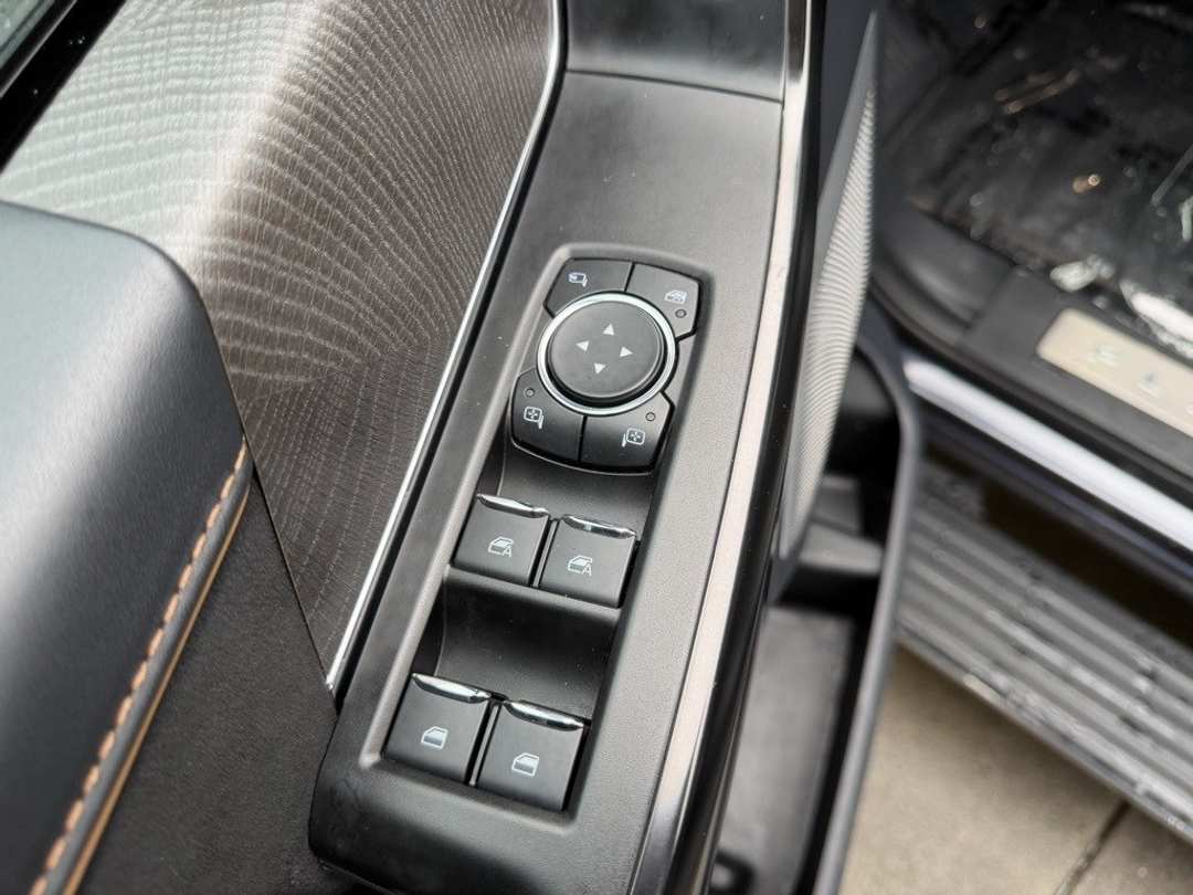 2022 Ford F-150 Platinum - Image 13