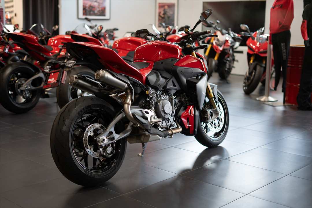 2025 Ducati Streetfighter V2 S - Image 5