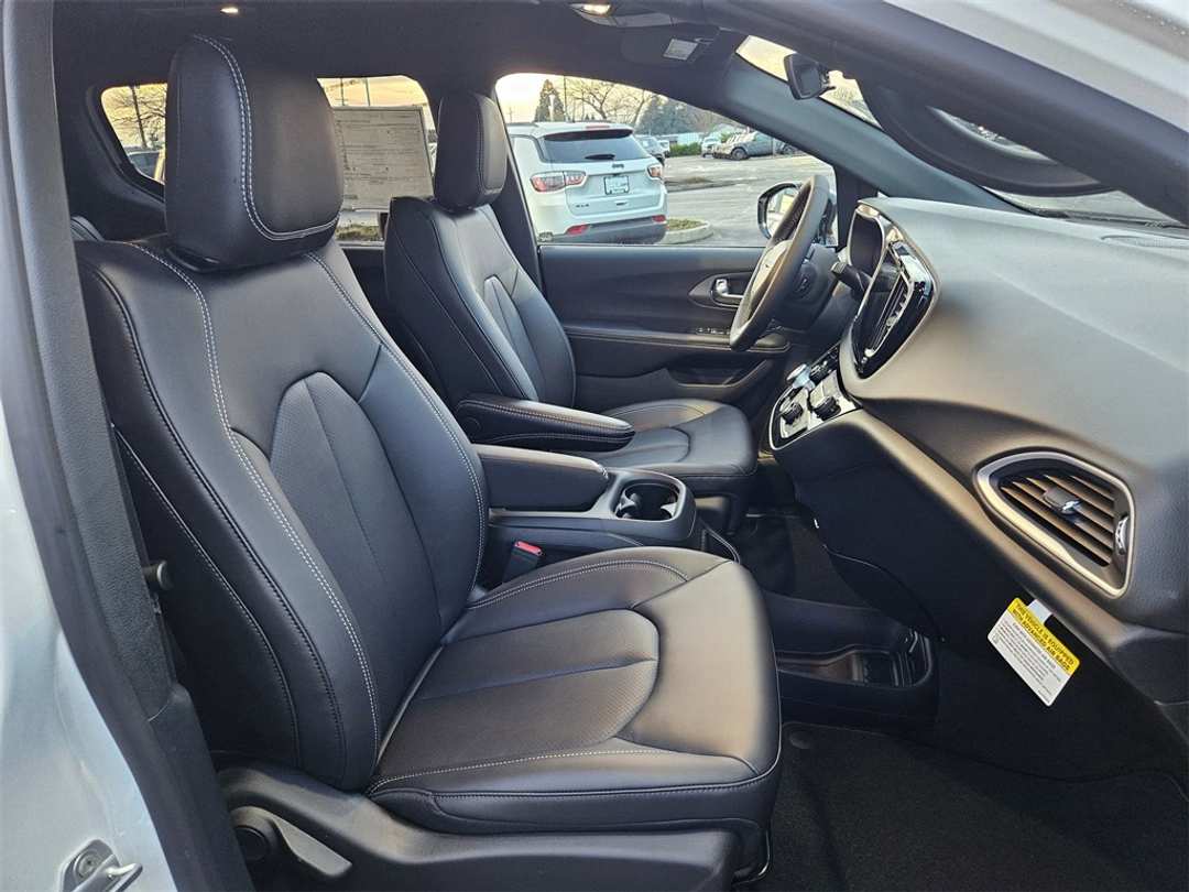 2026 Chrysler Voyager LX - Image 36