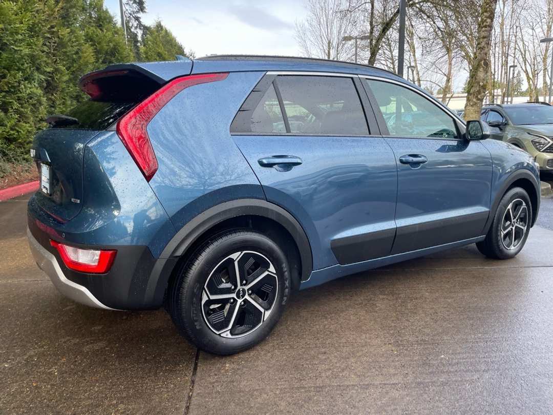 2025 Kia Niro EX - Image 4
