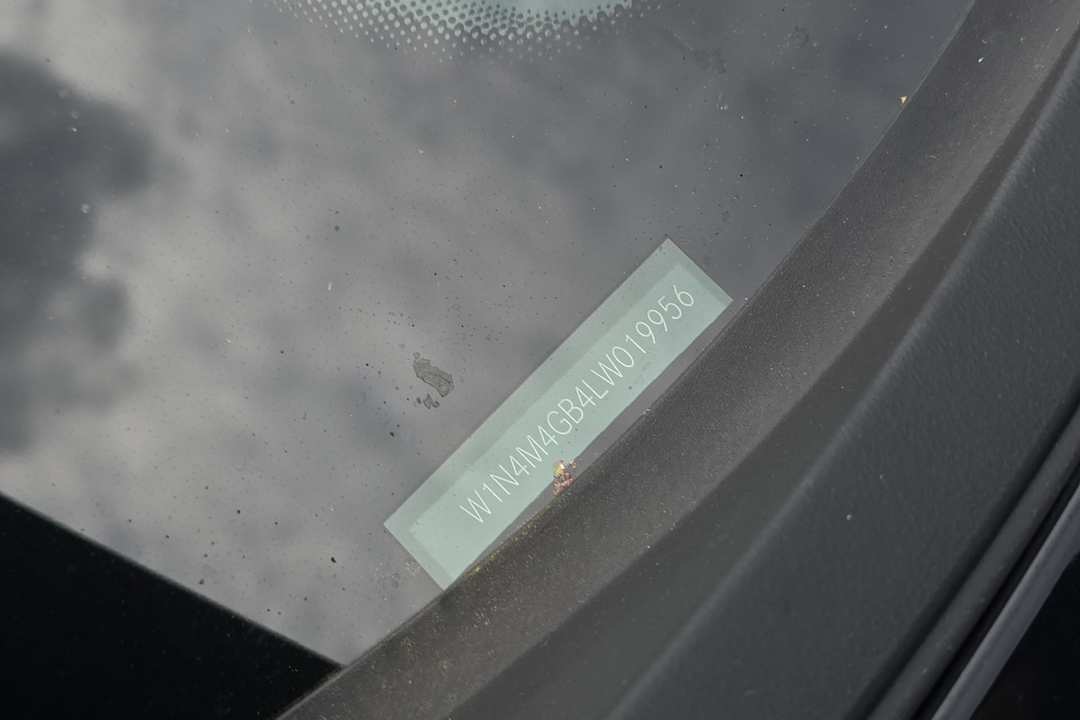 2020 Mercedes-Benz GLB GLB 250 - Image 2