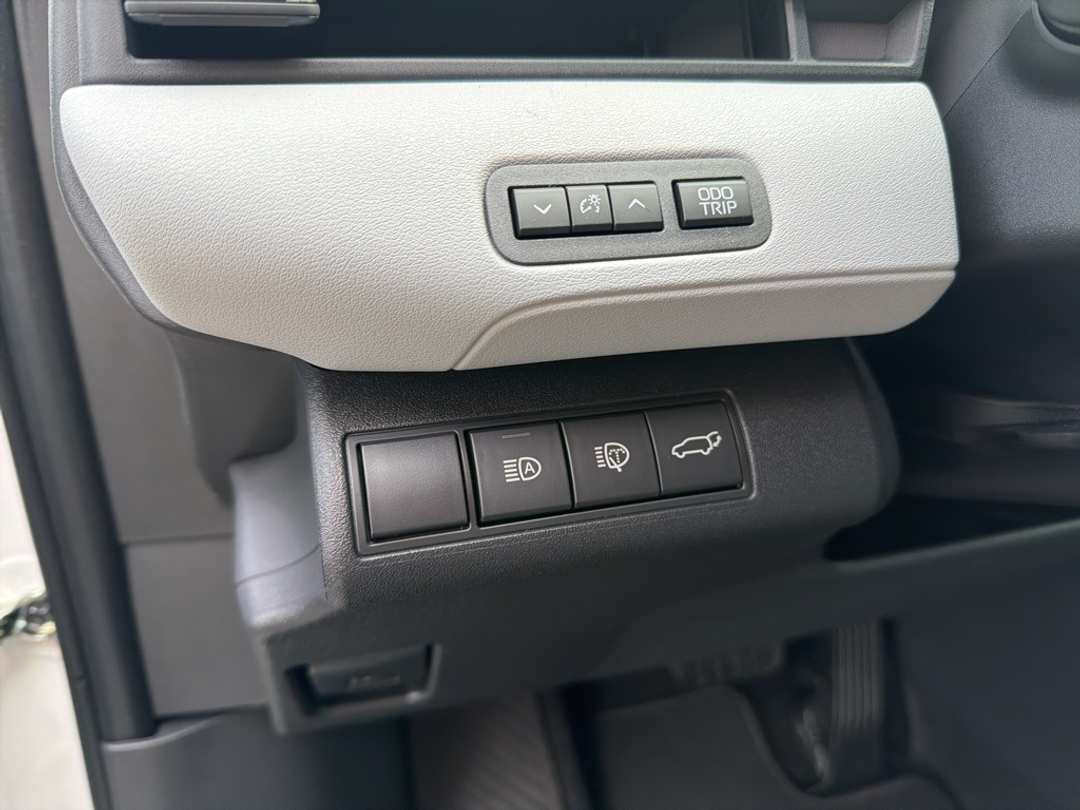 2026 Subaru Solterra Premium - Image 32