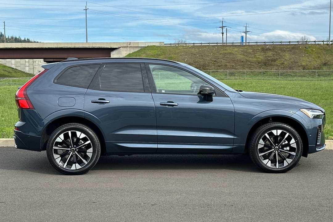 2026 Volvo Xc60 B5 Plus - Image 2