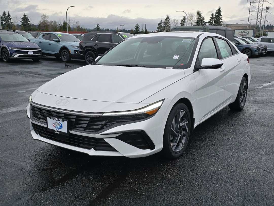 2026 Hyundai Elantra Limited - Image 3