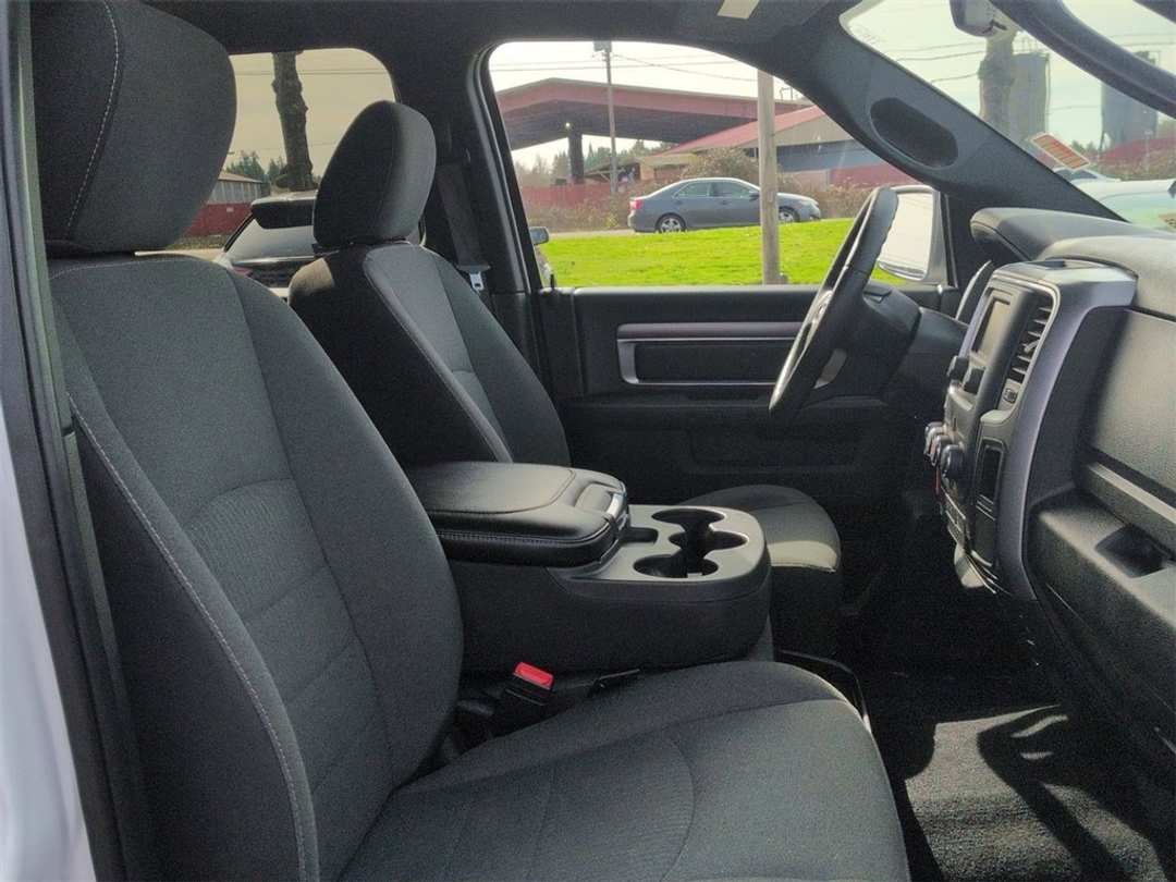 2022 Ram 1500 Classic Warlock - Image 31