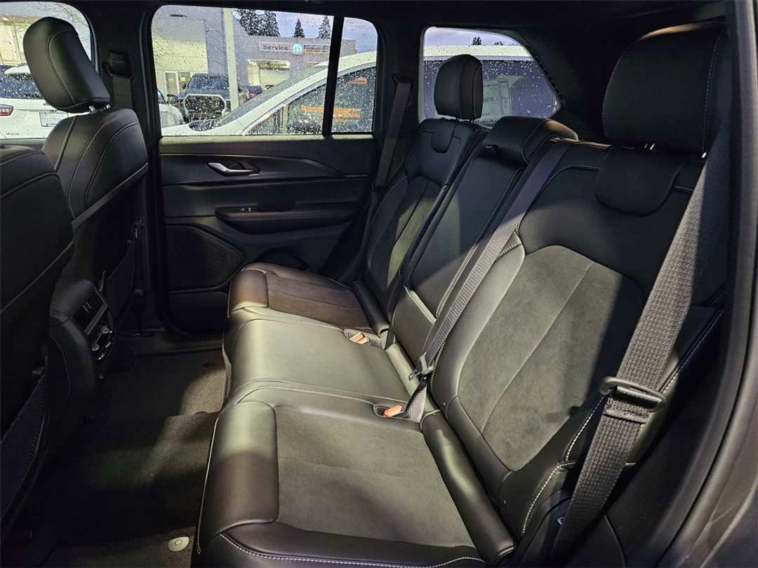 2025 Jeep Grand Cherokee Altitude X - Image 29