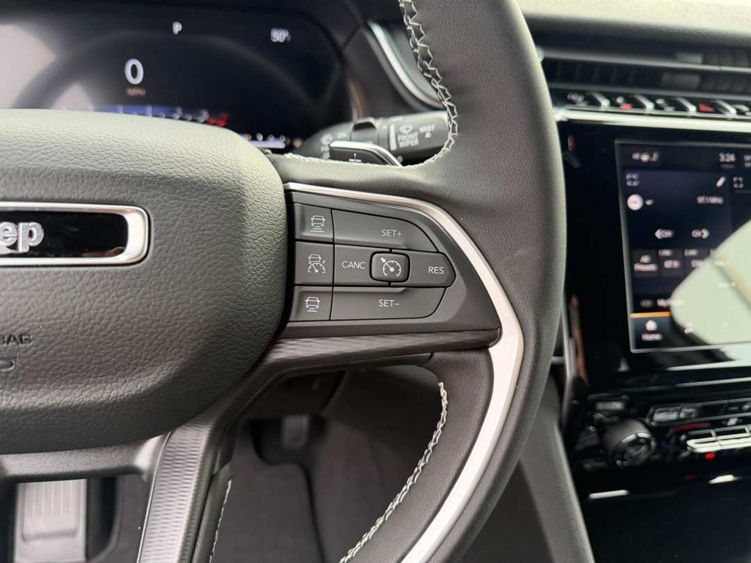 2025 Jeep Grand Cherokee L Laredo - Image 17