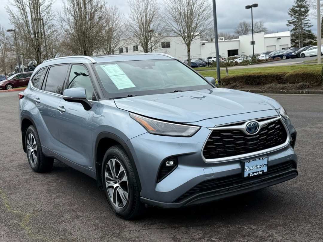 2022 Toyota Highlander XLE - Image 2