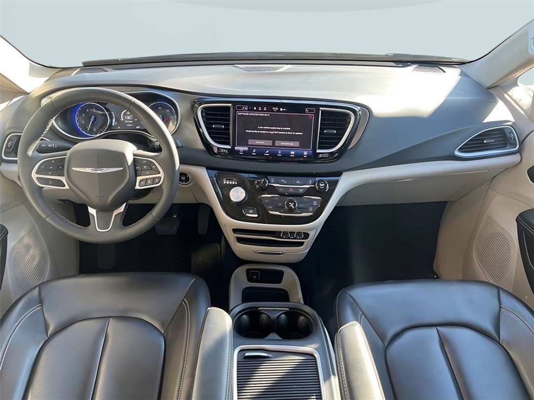 2023 Chrysler Pacifica Touring L - Image 18