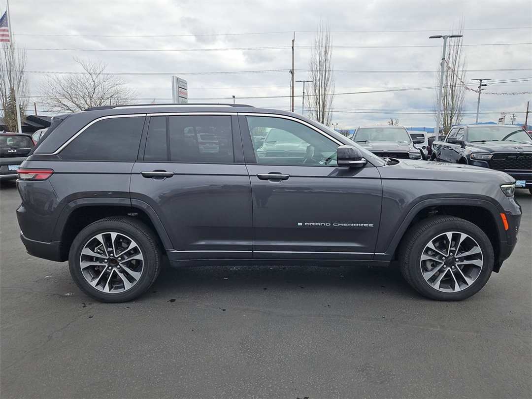 2023 Jeep Grand Cherokee Overland 4xe - Image 7