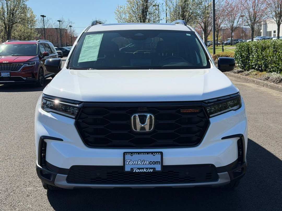 2025 Honda Pilot TrailSport - Image 3