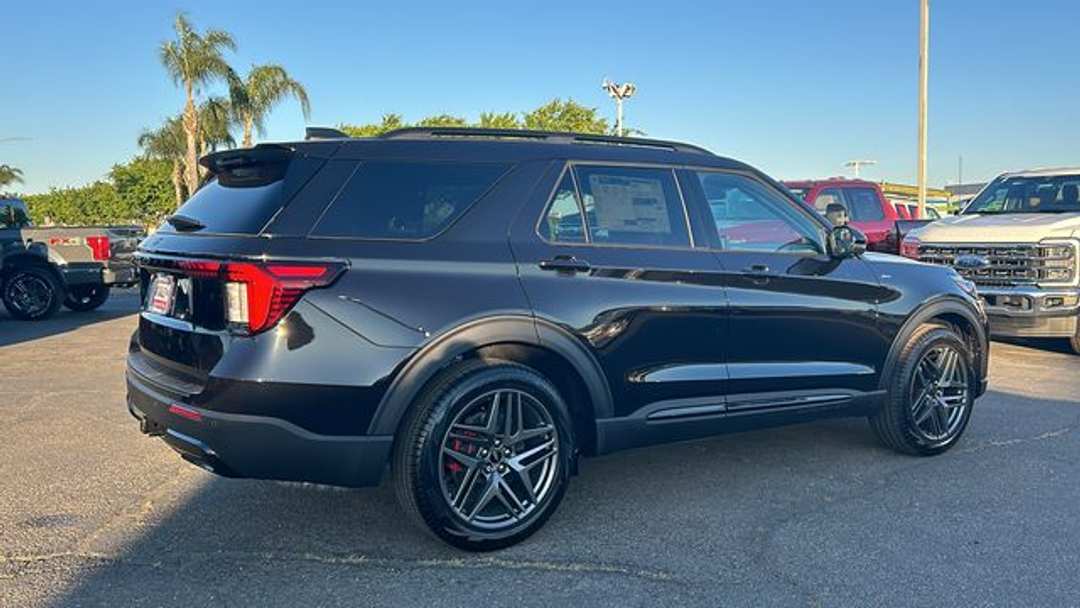 2026 Ford Explorer STLine - Image 3