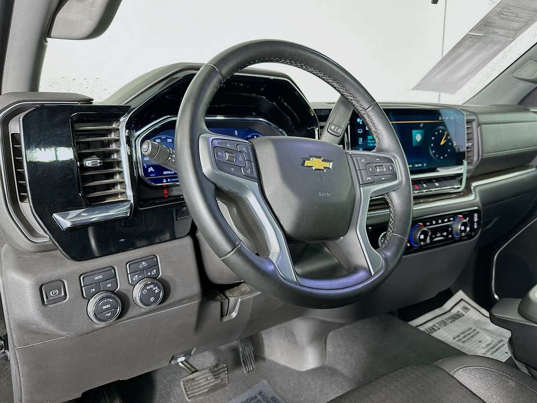 2023 Chevrolet Silverado 1500 LT - Image 10